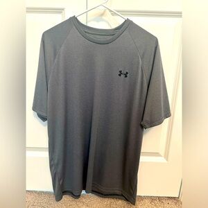 Men’s Under Armour dry fit top